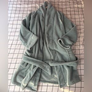 Victoria's Secret Teal Blue Comfy Robe Size XS/S, Has Pockets And A Waist Tie.